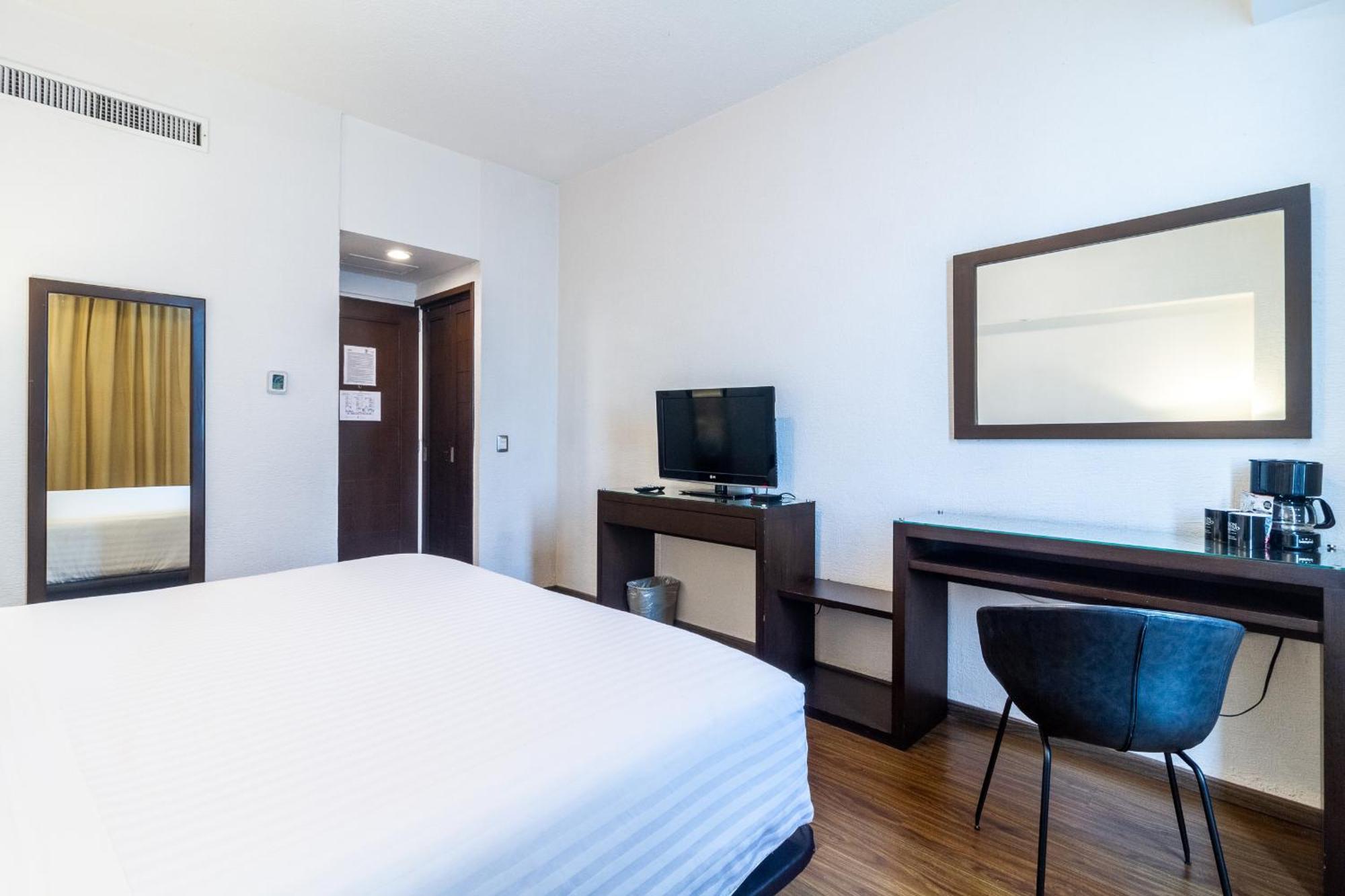 Meson Ejecutivo Guadalajara Minerva - Av Mexico Hotel Екстериор снимка