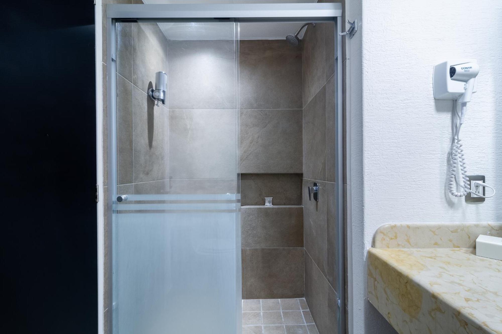 Meson Ejecutivo Guadalajara Minerva - Av Mexico Hotel Екстериор снимка